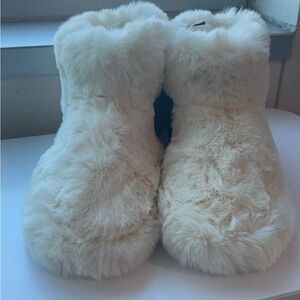 Cozy faux fur Cream Slippers